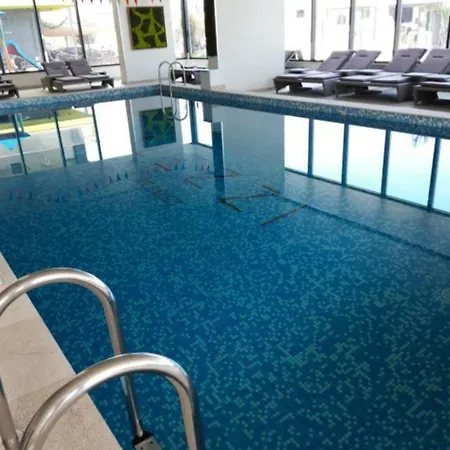 Apartment Pool & Mamaia Nord Langa Plaja