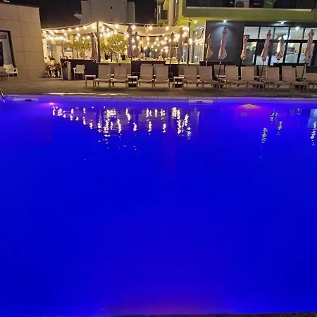 Pool & Mamaia Nord Langa Plaja