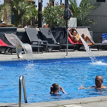 Pool & Mamaia Nord Langa Plaja Apartment