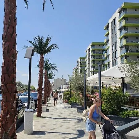 Pool & Mamaia Nord Langa Plaja Apartment Navodari