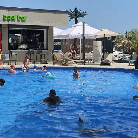 Pool & Mamaia Nord Langa Plaja Apartment *