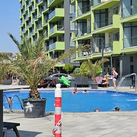 Pool & Mamaia Nord Langa Plaja Apartment Navodari