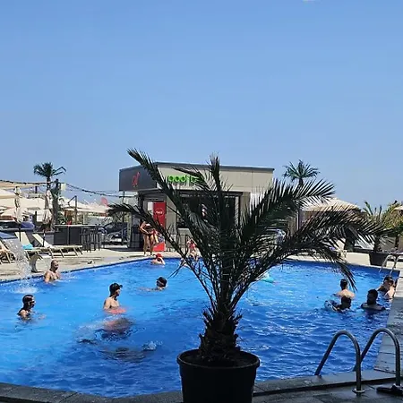 Pool & Mamaia Nord Langa Plaja * Navodari