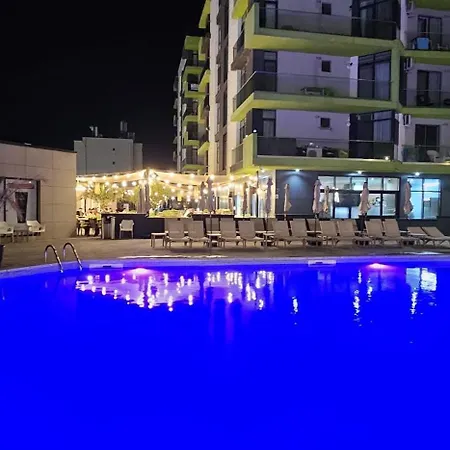 Apartment Pool & Mamaia Nord Langa Plaja