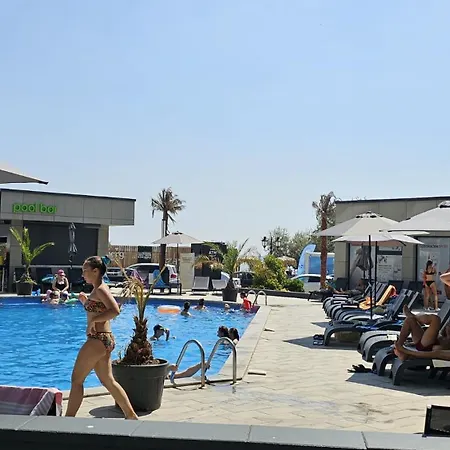 Apartment Pool & Mamaia Nord Langa Plaja