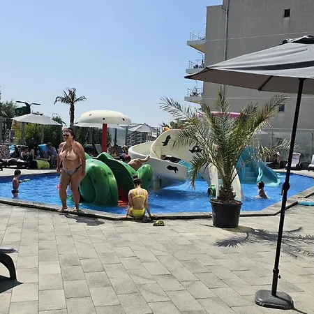 Pool & Mamaia Nord Langa Plaja Navodari